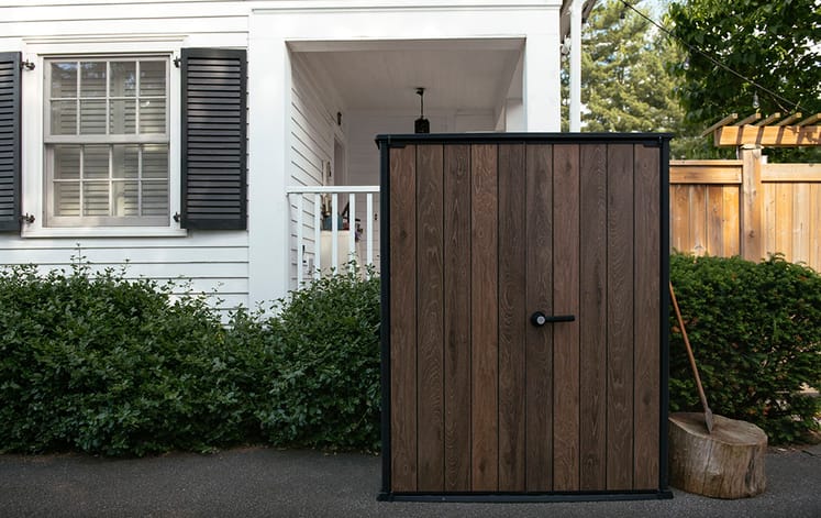 Keter Signature Gartenschrank 1400L - Wetterfester Aufbewahrungsschrank In Walnuss-Optik